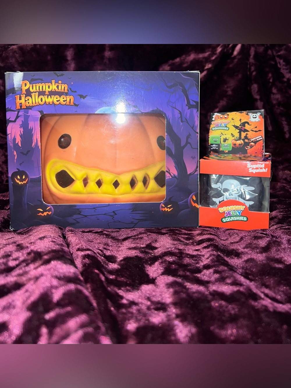NIB Jumbo Scary Pumpkin Squishy & Skull Jelly
Squish Bundle